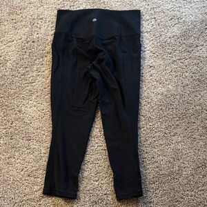 Athleta cropped Stash Classic Black Leggings